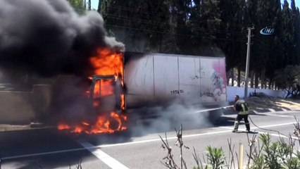 Yanan kamyondan son anda kurtuldu