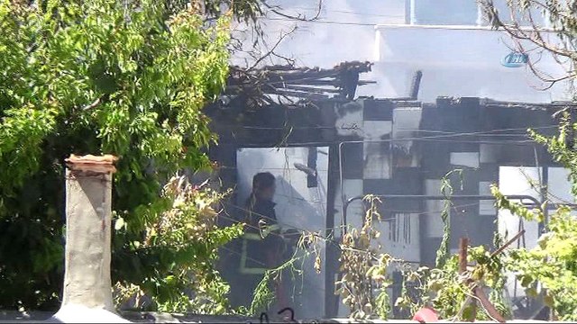 Burdur'da ev yangını... Yanan ev kullanılamaz hale geldi