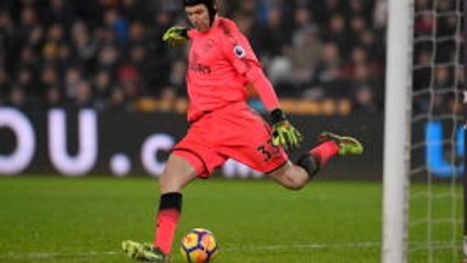 Cech is finding it difficult to adapt from 'old-school' style - Wright