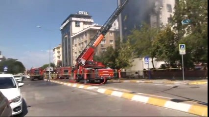 Ataşehir'de 9 Katlı İş Merkezinde Yangın