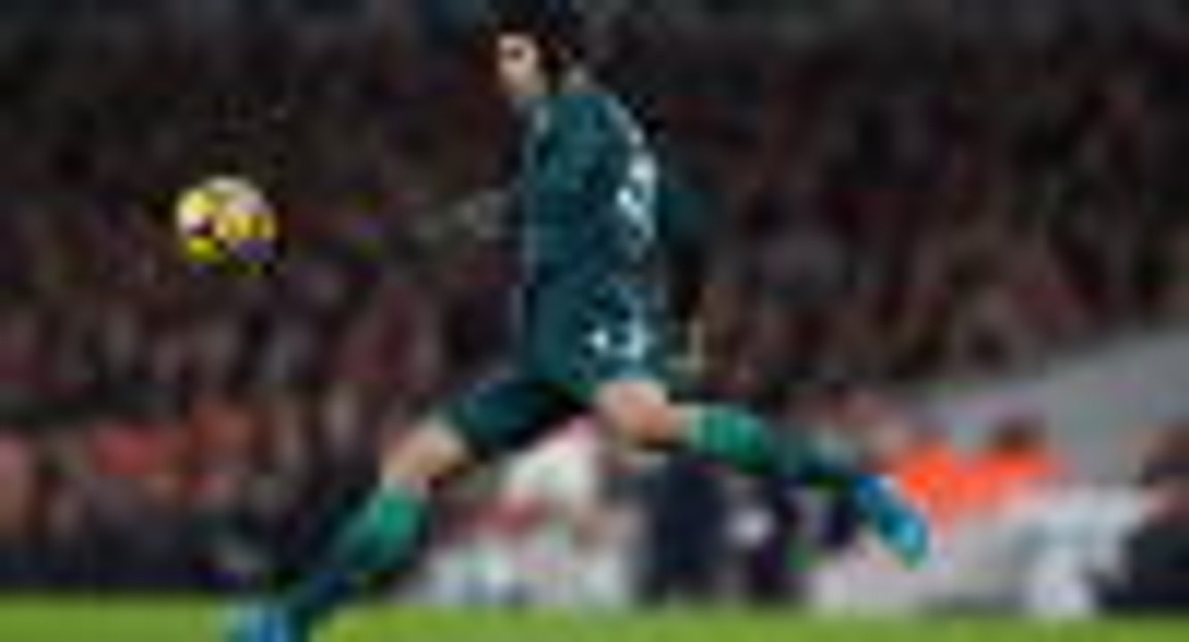 Cech is used to saving goals...not playing out from the back - Wright