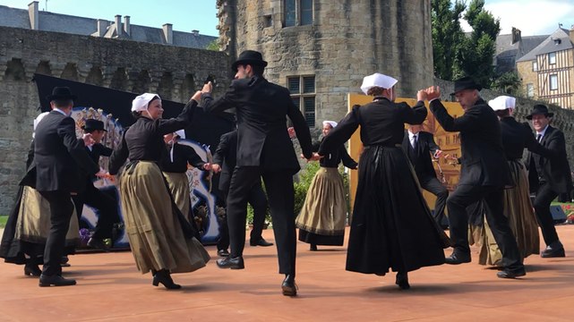 Aux Fêtes d’Arvor on y danse, on y danse