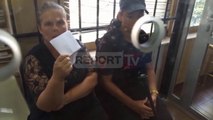 Report TV - Nëna nga Fieri flet nga kafazi në gjykatë: Pse doja t’i vrisja dy vajzat!