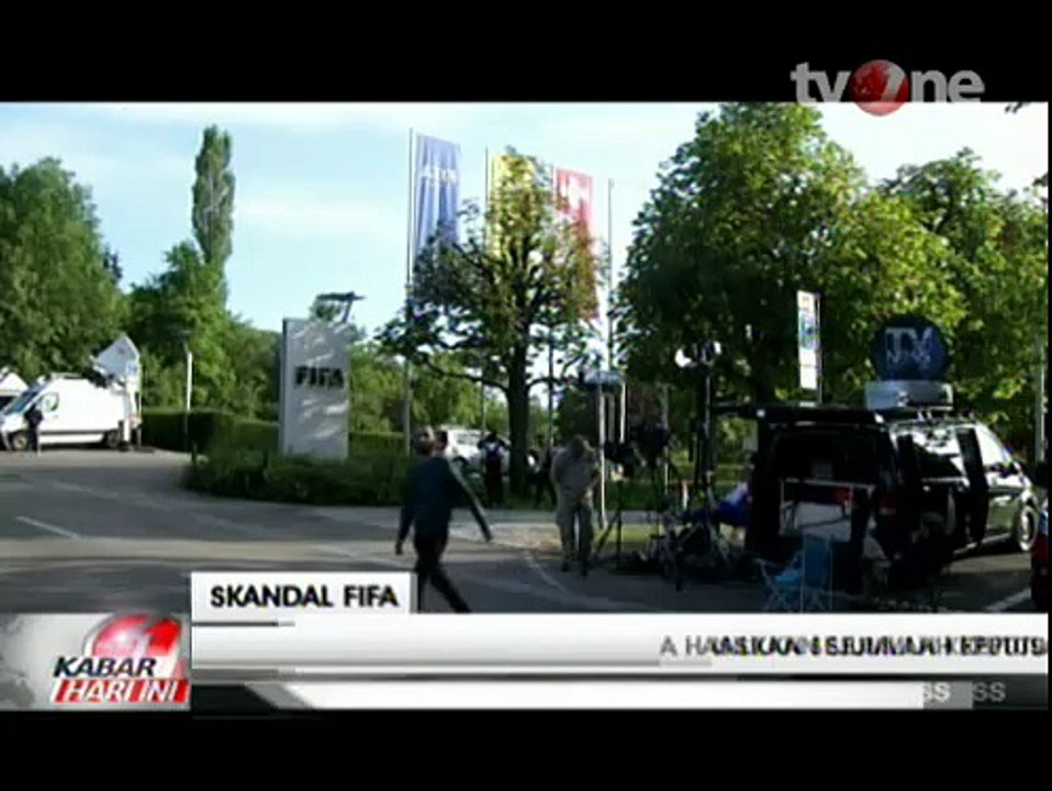 Presiden FIFA, Sepp Blatter Diguyur Uang saat Konferensi Pers