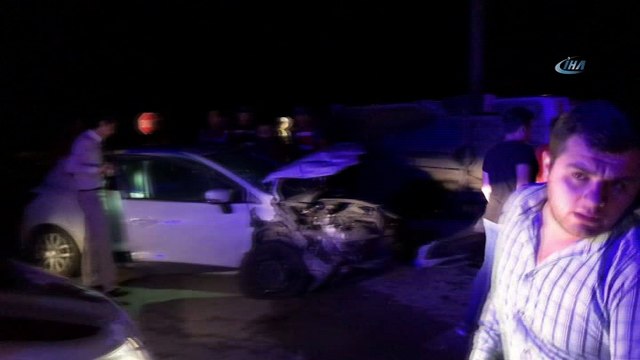 Afyonkarahisar'da otomobil işçileri taşıyan minibüsle çarpıştı: 4 yaralı