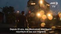 Des mexicaines nourrissent des migrants qui fuient sur 