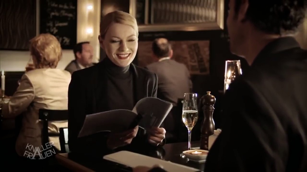 Ausziehen beim ersten date [subtitled] | knallerfrauen mit martina hill