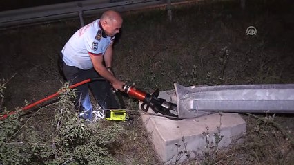 Çevre yoluna devrilen elektrik direği sürücüleri korkuttu - ANKARA