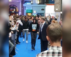 De Bruyne Gunakan Kruk Saat Hadiri Acara Peluncuran Film Manchester City