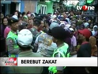 Ribuan Warga Rela Mengantre Demi Uang Rp15 Ribu