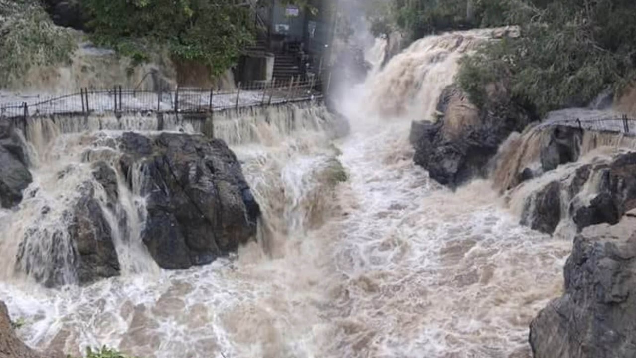 மேட்டூர் அணையிலிருந்து 1.70 லட்சம் கன அடி நீர்...