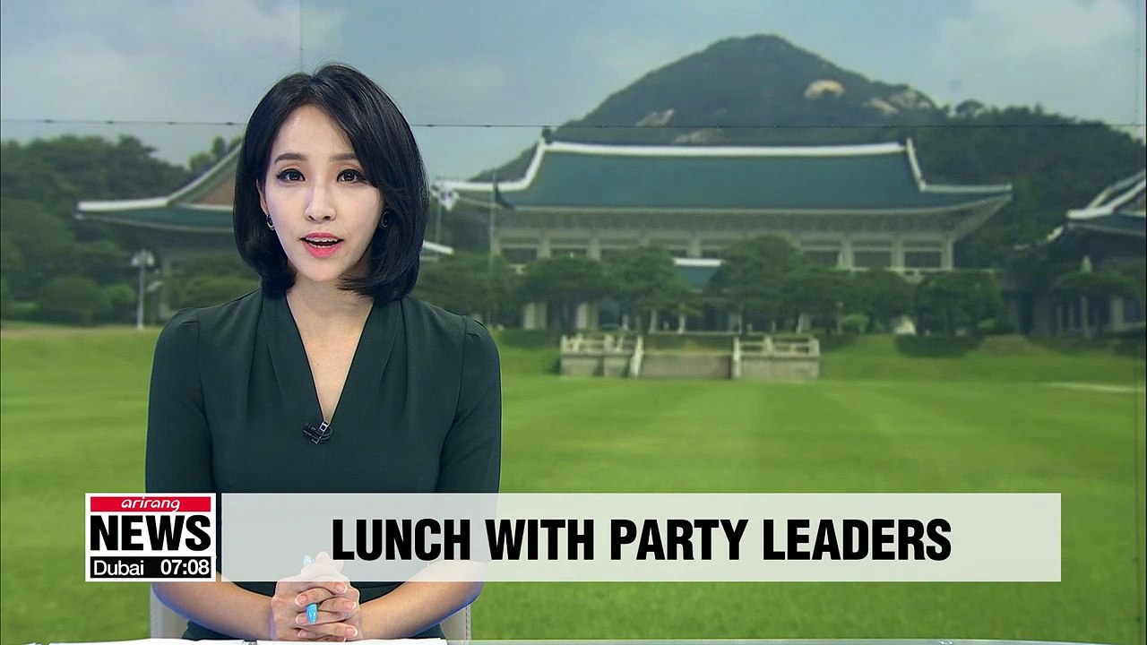 President Moon to discuss pending National Assembly issues with floor leaders of rival parties