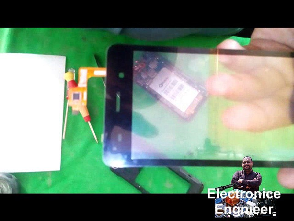 How to Replace a Damaged Phone Screen Display