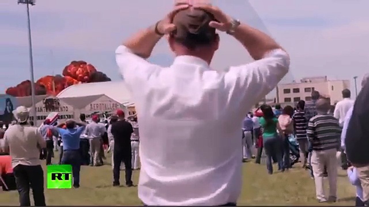 Aeroplane crashes live on camera eye