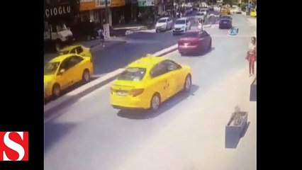 İstanbul’da kadının kafatasının kırıldığı feci kaza kamerada