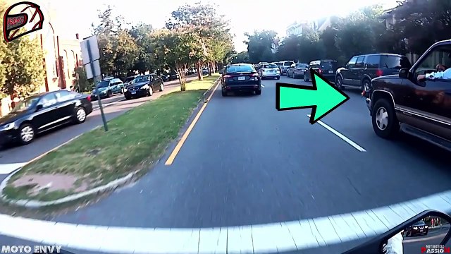 MOTORCYCLE CRASHES and MISHAPS ROAD RAGE & CLOSE CALL- BIKER CRASHING HARD [Ep #30]