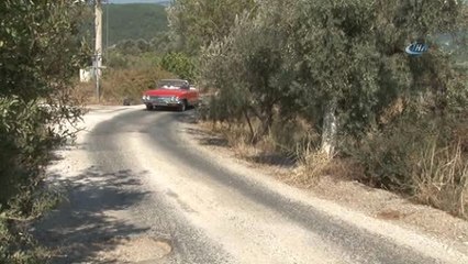 Kullanılamaz" Denilen Klasik Otomobilleri Restore Edip Sergiliyorlar