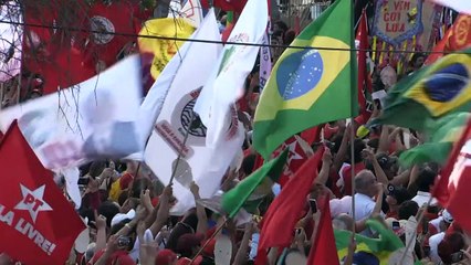 Brésil: le prisonnier Lula candidat à la présidentielle
