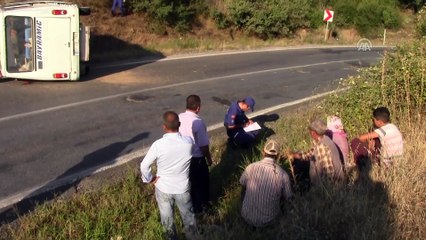 Tarım işçilerini taşıyan minibüs devrildi: 12 yaralı - ÇANAKKALE