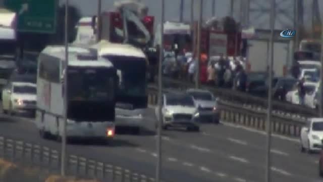 Tem Otoyolu Kurtköy Kavşağında Zincirleme Trafik Kazası Meydana Geldi.