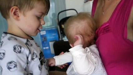 PREMIER CALIN FRERE ET SOEUR ! - vlog famille
