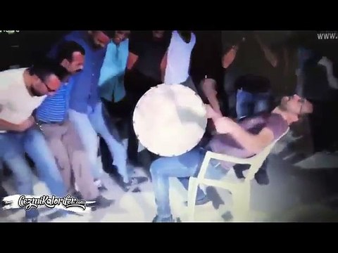 Davul Çalarken Şovu Fazla Abartıp İçine Şeytan Girmiş Gibi Davranan Davulcu