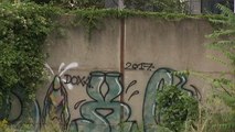 شاهد: اكتشاف قطعة صامدة من جدار برلين
