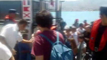 Feribot karaya oturdu (3) - Yolcuların tahliyesi - ÇANAKKALE