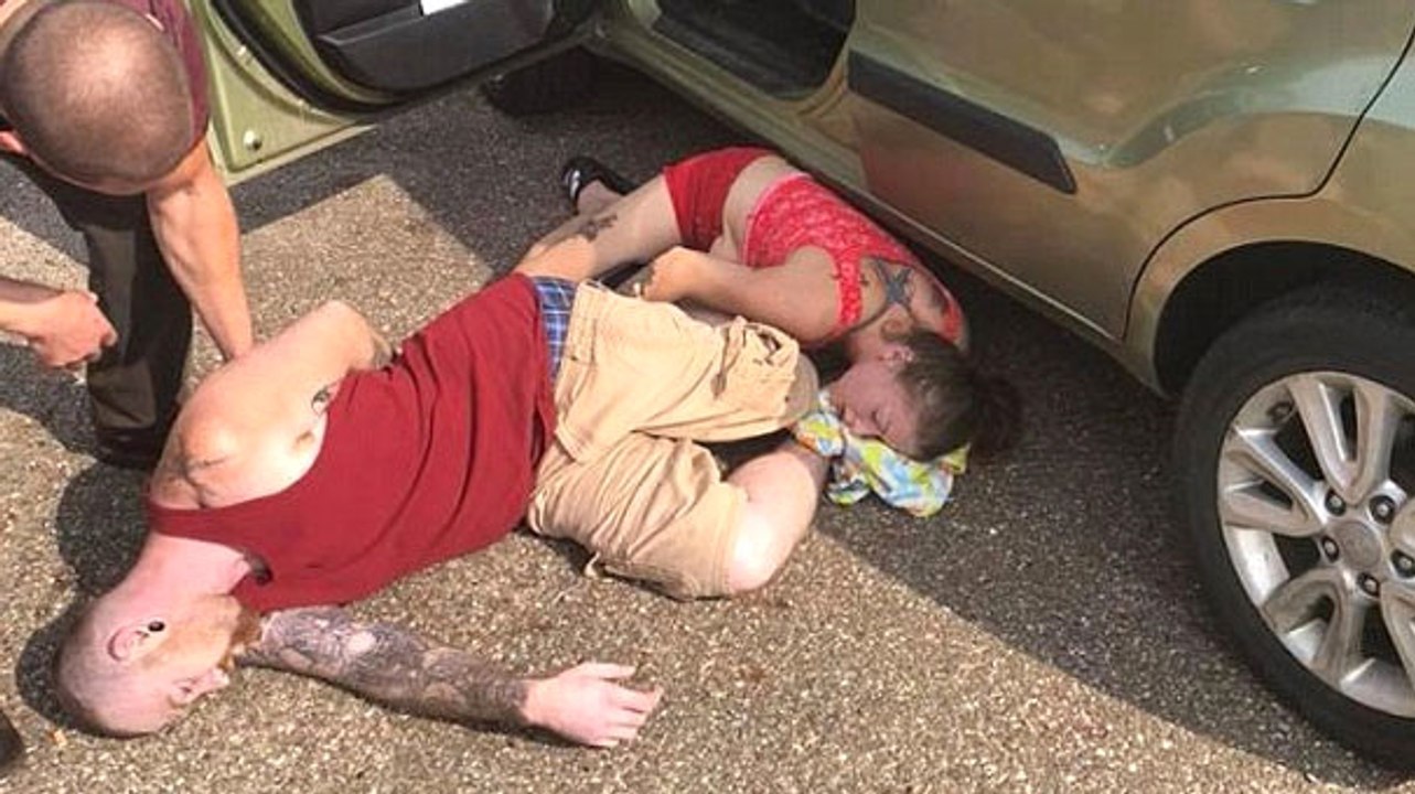 ABD'de Eroin Komasına Giren Anne-Baba ve Arabada Kavrulan Bebekleri Ölümden Son Anda Kurtuldu