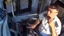 Direksiyonda Kalp Krizi Geçiren Otobüs Şoförü Yardım İstedi