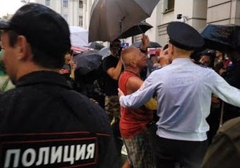 'March of Mothers' Held in Moscow to Protest Detention of Teenagers Charged as Dissidents