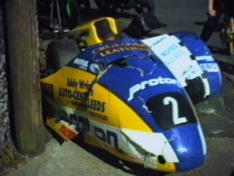 Huge Sidecar Crash - Isle of Man TT 1995 - video Dailymotion
