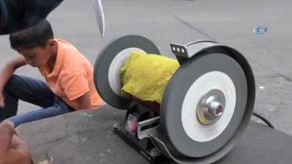 Bıçaklar Kurbanlıklar İçin Bilenmeye Başladı