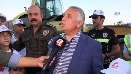 Çocuklar kırmızı düdükle Vali Yıldırım’ın aracını durdurdu