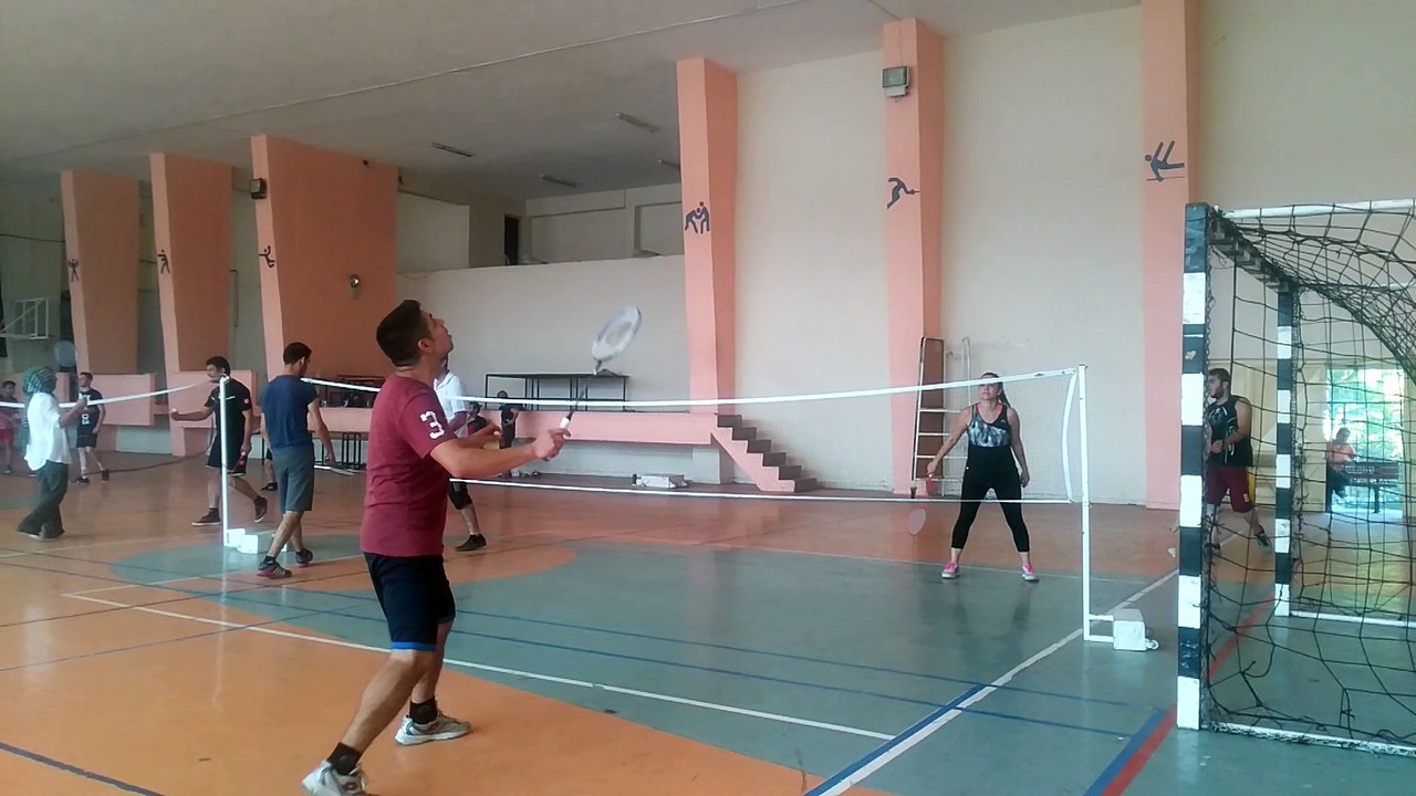 BADMİNTON