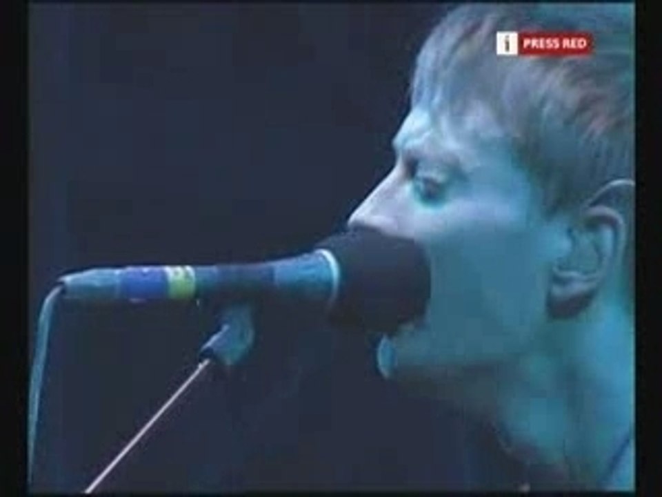 Radiohead Talk show host live