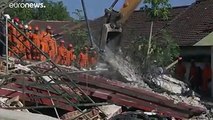 إنقاذ سيدة ظلت يومين تحت أنقاض زلزال إندونيسيا المدمر