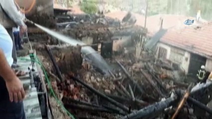 Karaman’da çıkan yangında 3 ev kullanılamaz hale geldi