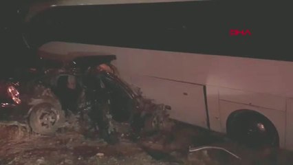 Van'da AK Parti Heyetini Taşıyan Otobüs ile Otomobil Çarpıştı 4 Ölü, 12 Yaralı Hd