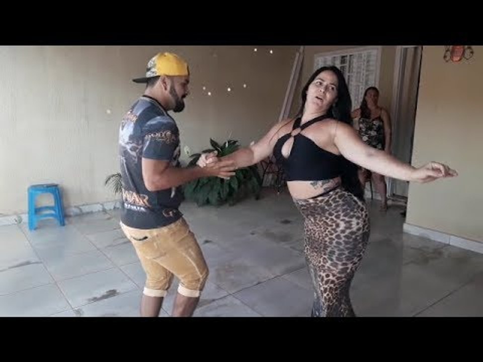 شاهد صاحبة الرقصة المجنونة تعود من جديد شعبي رائع