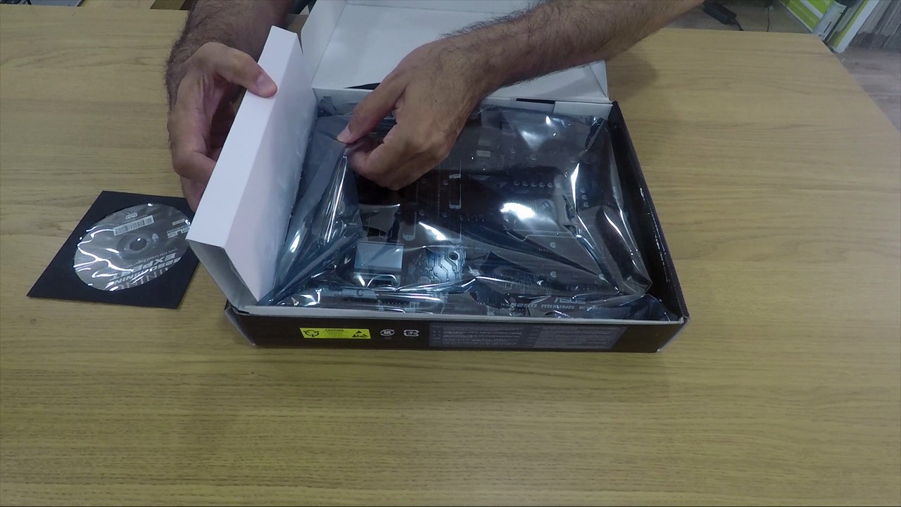 Asus B250 Mining Expert Unboxing