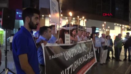 İzmir'de 17 Ağustos Marmara Depremi'nin Yıl Dönümünde Meşaleli Yürüyüş