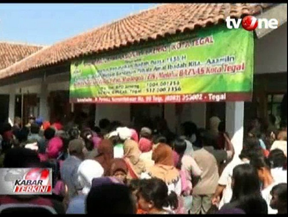 Pasar Murah di Tegal, Warga Berebut Sembako