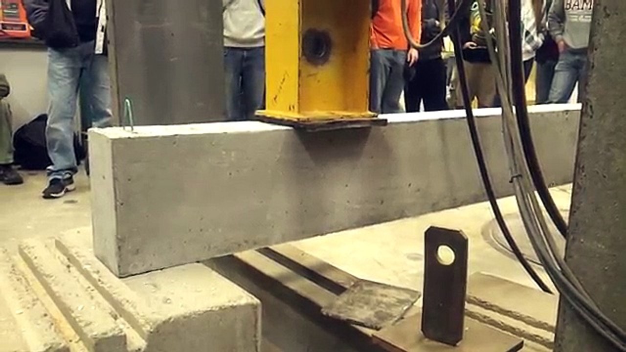 Reinforced_Concrete_Beam_Shear_Failure_360P
