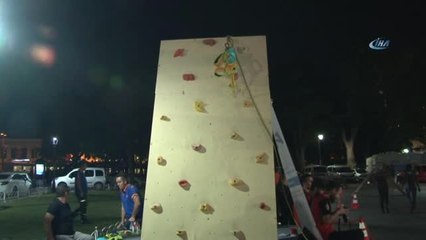 Sultanahmet Meydanı'nda "1999 Marmara Depremi Anma Etkinlikleri" Gerçekleştirildi