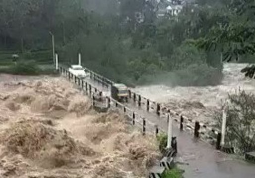 Vehicles Venture Over Bridge Threatened by Swollen Muthirapuzha River in Munnar, Later Impassable