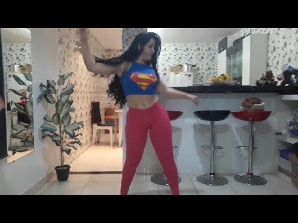 شاهد صاحبة الرقصة المجنونة روعة