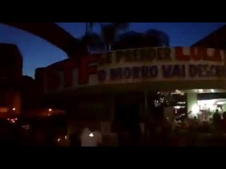 Rocinha avisa: se prender o Lula, o morro vai descer