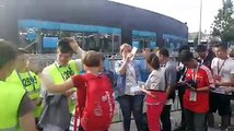 #GrupoLPGenRusia | Aficionados y periodistas a la espera del ingreso al estadio Luzhniki para el juego de semifinal entre Croacia e Inglaterra. #violetaenrusia