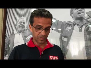 Zé Maria, da FUP, se emociona ao ler carta de Lula